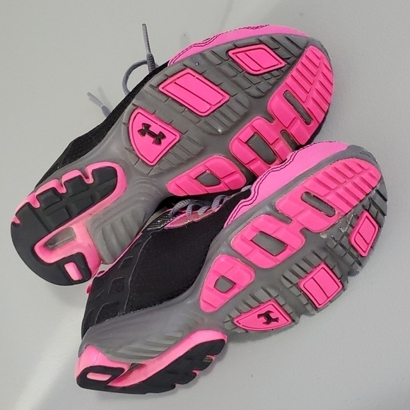 Under Armour size 7 black and pink athletic shoes - Picture 4 of 7